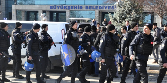 Ankara'da servisilere polis mdahalesi