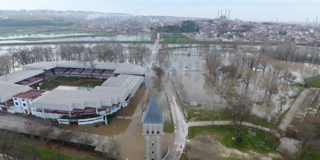 Er meydan sular altnda kald