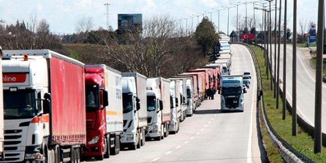 Kapkule'de 19 kilometre TIR kuyruu