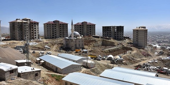 Hakkari'de terr madurlar iin konut yapm sryor