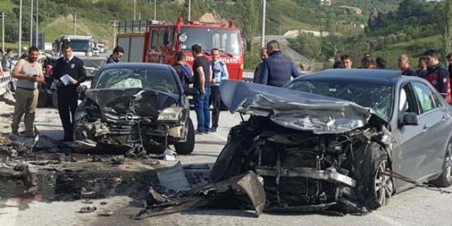 Sakarya'da Trafik Kazası: 1 Ölü, 3 Yaralı - Memurlar.Net