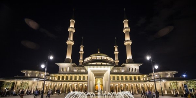 Betepe Millet Camii'nde Mira Kandili Program