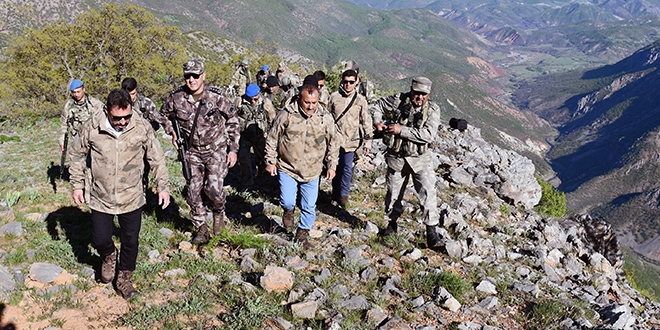 Vali, 'girilemez' denilen alanda Mehmetik ile ay iti