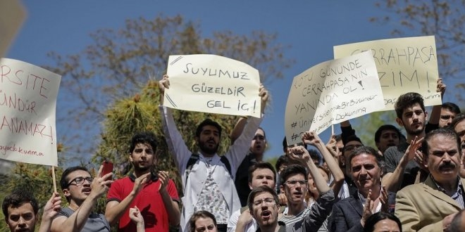 stanbul niversitesi'nde 'blnme' protestosu