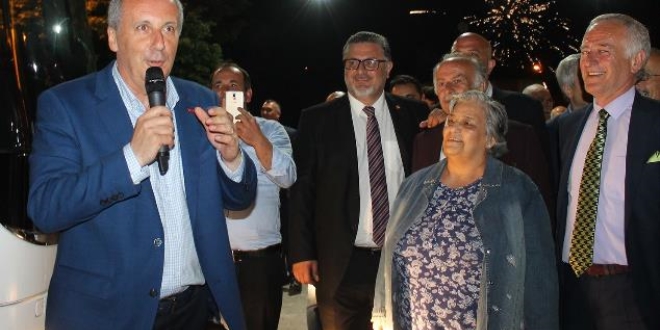 Cumhurbakan aday nce Yalova'da havai fieklerle karland