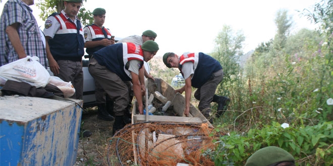 Jandarma kaak avlananlara gz atrmyor