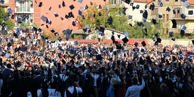 Bartn niversitesi'nde hznl mezuniyet treni