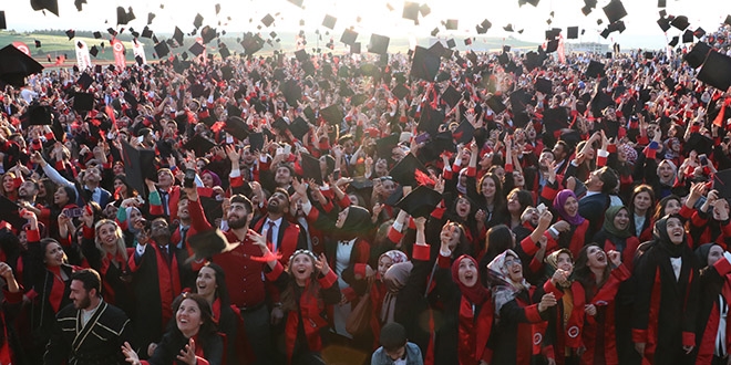 Kastamonu niversitesinde mezuniyet sevinci