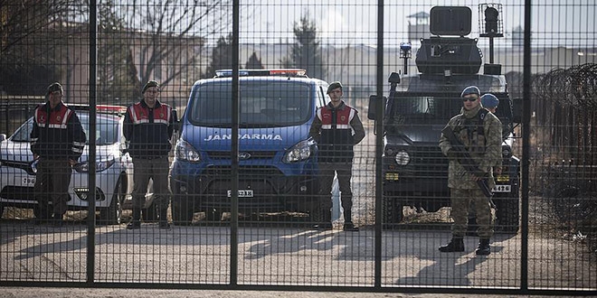 'Kede beklemek yerine onlara destee gitmediniz?'