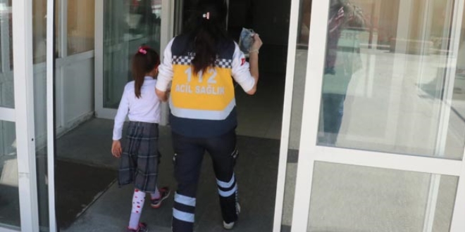 Erzincan'da renci servisi devrildi: 10 yaral
