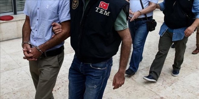 Bursa'da 5 eski polise FET'den gzalt