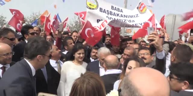 Erdoan ve Yldrm'a cokulu karlama