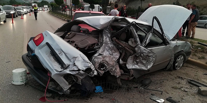 Karabk'te trafik kazas: 3' ocuk 7 kii yaraland