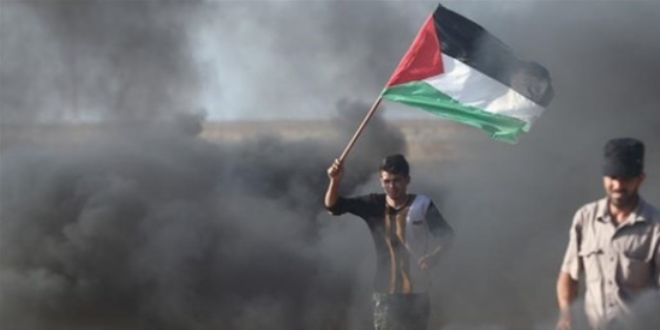 srail'in Gazze'ye saldrsnda 2 Filistinli ld
