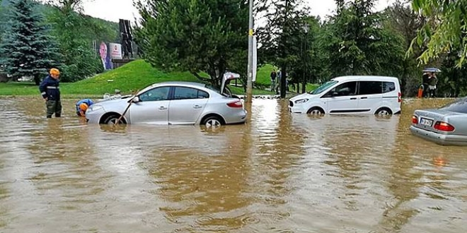 Ankara'da baz ev ve i yerlerini su bast