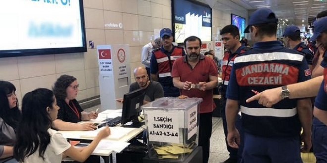 Tutuklular Atatrk Havaliman'nda oy kulland