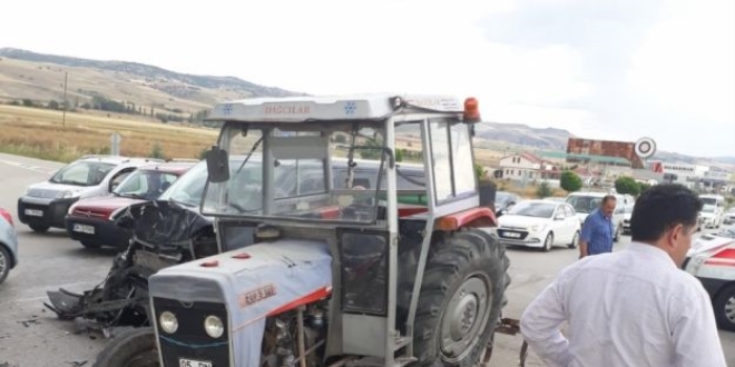 Amasya'da minibs ile traktr arpt: 13 yaral