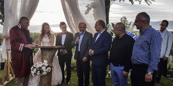 Babakan Yardmcs Ik, nikah ahidi oldu