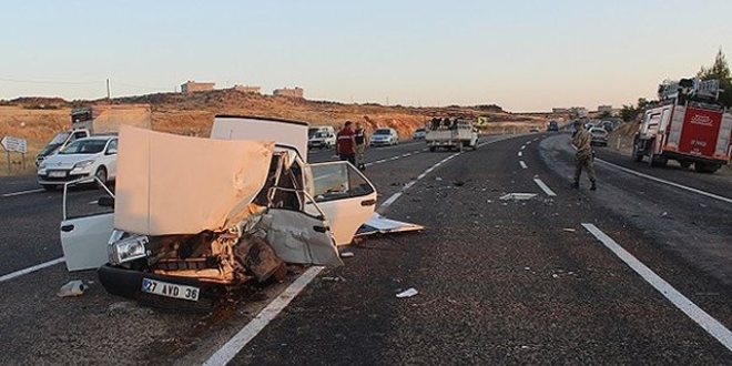 Gaziantep'te feci kaza: 1 l, 10 yaral