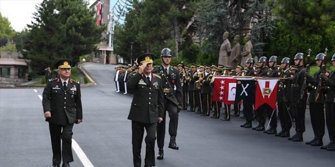 Akar'dan TSK'ya veda mesaj