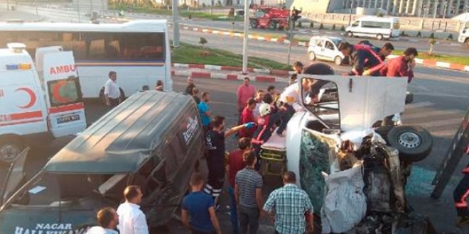 Malatya'da 2 minibs arpt: 12 yaral