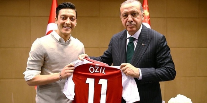 Bakan Gl'den Mesut zil mesaj