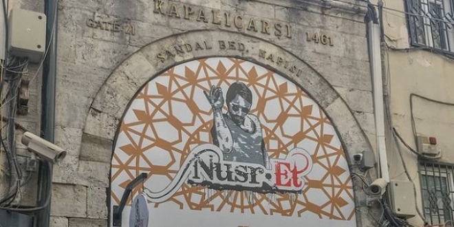 Nusret'ten 558 yllk Kapalar'nn kapsna izinsiz tabela