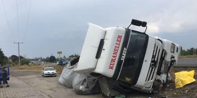 Konya'da otomobil trla arpt: 2 l, 2 yaral