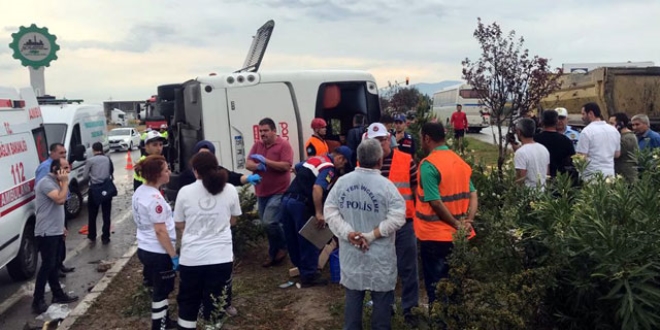 Manisa'da yolcu otobs devrildi: 1 l, 41 yaral