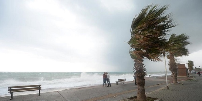 Meteorolojiden Karadeniz iin iddetli ya uyars