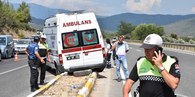 Mula'da hasta tayan ambulans ile otomobil arpt: 4 yaral
