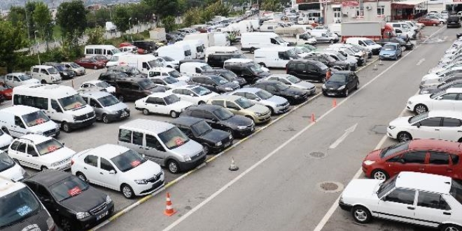 Bayram ncesi oto pazarnda byk hareketlilik