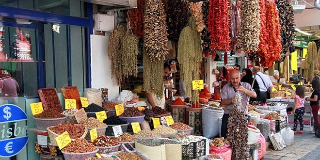 Aktar ve baharatlarn 'sucuk' mesaisi