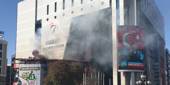 Ankara'da AVM'de korkutan yangn
