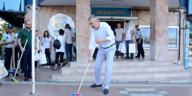 Belediye Bakan, sokaklar temizledi