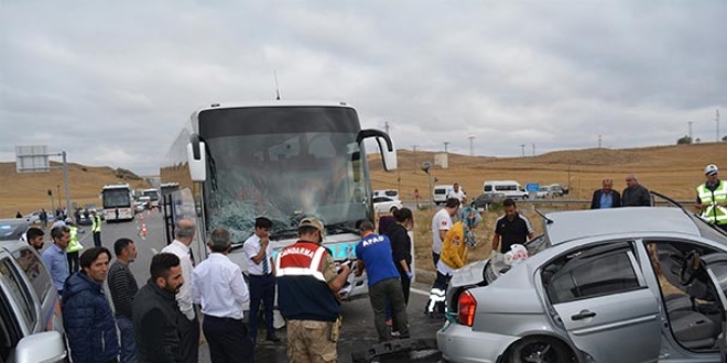Sivas'ta yolcu otobs ile otomobil arpt: 2 l, 3 yaral