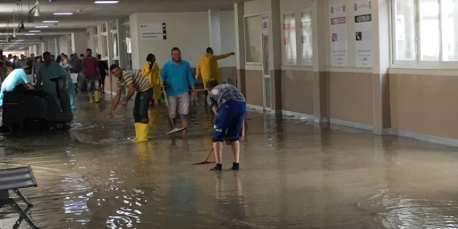 zmir'deki saanakta hastaneyi su bast