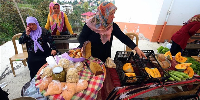 Mahalleliyi retime tevik iin pazar kurdular