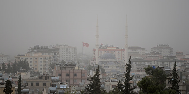 Kilis ve anlurfa'da toz bulutu etkili oluyor