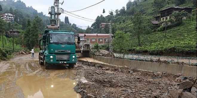 Rize'de otomobil dere yatana devrildi: 6 yaral