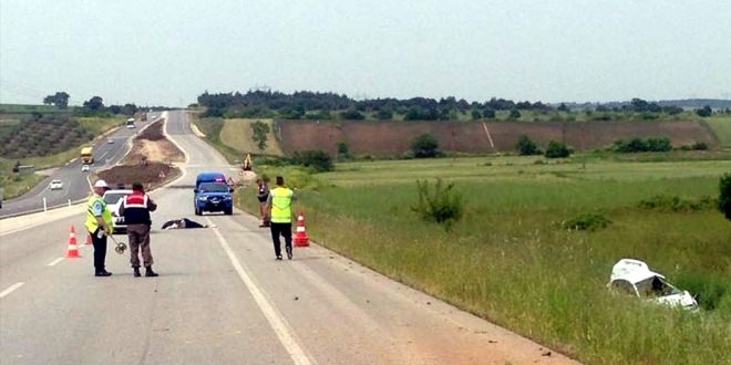 anakkale'de otomobil devrildi: 1 l