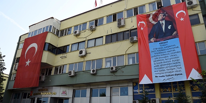 Isparta Belediye Bakan'ndan 'andmz' pankart