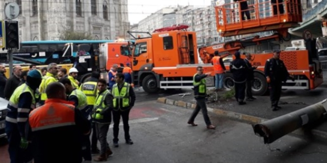 stanbul'da tramvay yolunda kaza