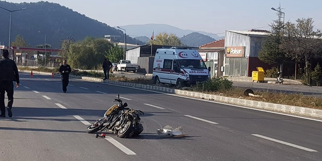 Bilecik'te ambulans motosiklet ile arpt: 1 l