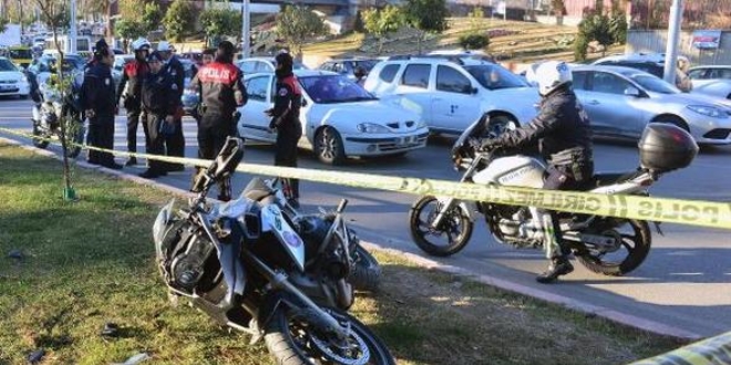 Adana'da motosikletli polis ekibi kaza yapt: 2 yaral