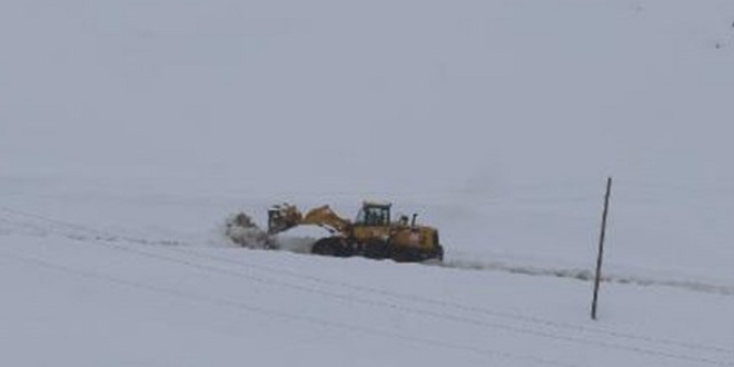 Hakkari'de 3 ky ve 13 mezra yolu ulama kapand