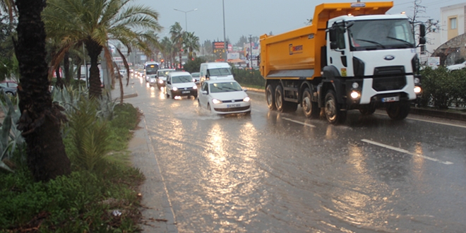 Bodrum'da cadde ve sokaklar gle dnd