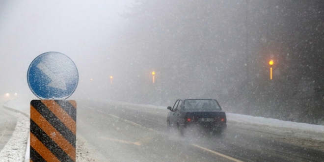 Ankara-Eskiehir karayolunda kar ya etkili oluyor