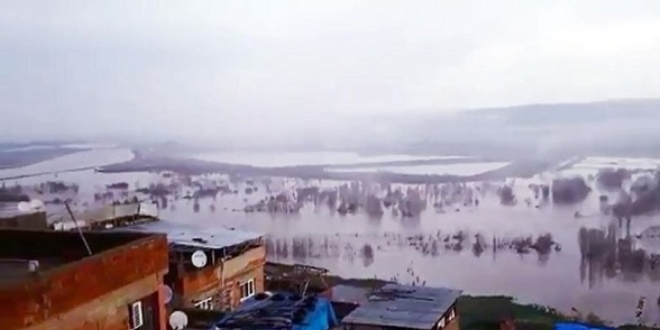 Dicle Nehri'nde su 4 metre ykseldi, Hevsel Baheleri'ni su bast