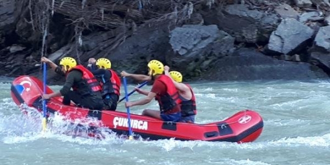 Zap Suyu'nda rafting heyecan